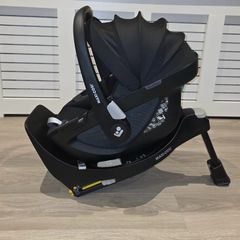 Maxi Cosi pebble 360 with ISOFIX Spotless