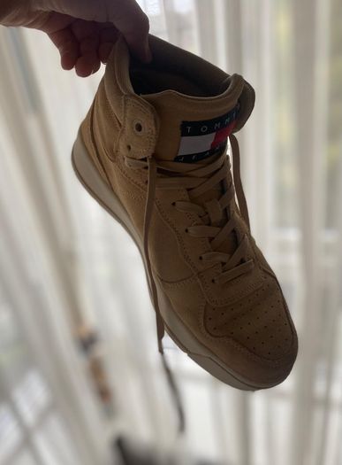 Tommy Hilfiger Trainers (Tan) - 6 &1/2 UK