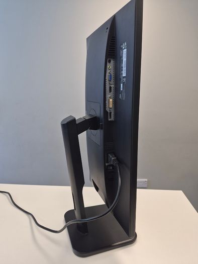 AOC 24E1Q 23.8 inch FHD monitor 2025 FREE 8K DisplayPort Chromeline cable