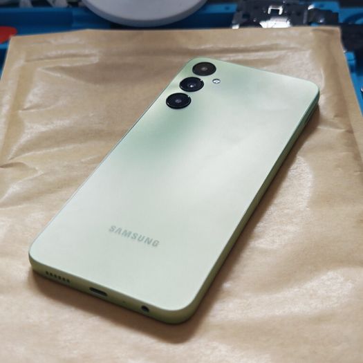 Samsung Galaxy A05s - 64GB - Light Green - Dual SIM - No SIM Tray - Great Condition
