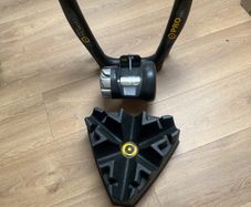 Cycle Ops power (pro series) indoor Turbo Trainer with cyclops riser leveller