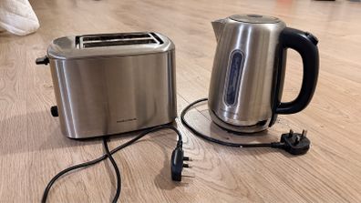 Morphy Richard's toaster and kettle set