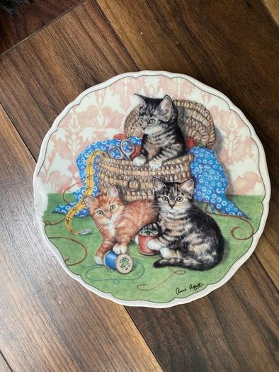 Plates cats at Play Anne Aggette