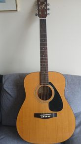 Yamaha FG 402 guitar