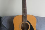 Yamaha FG 402 guitar
