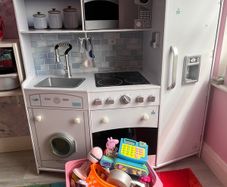 kids play kitchen