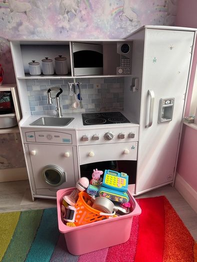 kids play kitchen