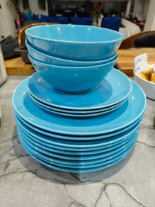 Blue plates