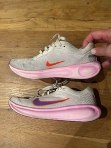 nike girls trainers size 4