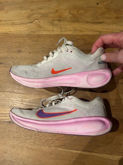 nike girls trainers size 4