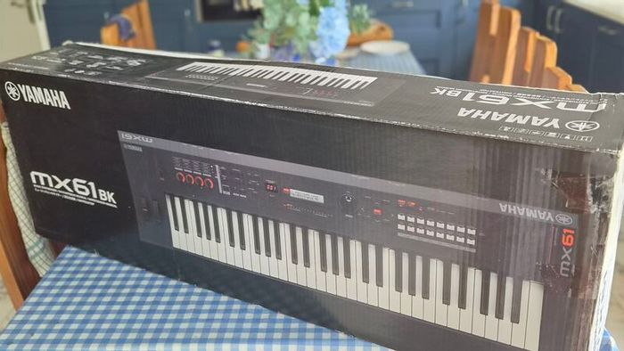 Yamaha MX61 synthesizer V2