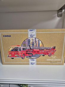 Corgi American La France Fire ladder truck