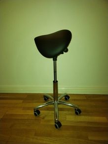 Ergonomic stool for standing/sitting desk