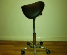Ergonomic stool for standing/sitting desk