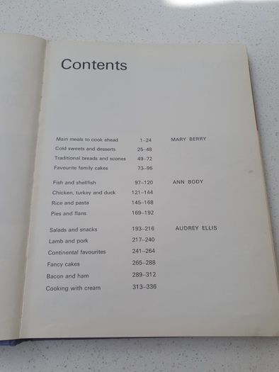 Vintage Cook Book from 1970 Hamlyn All Colour Cook Book