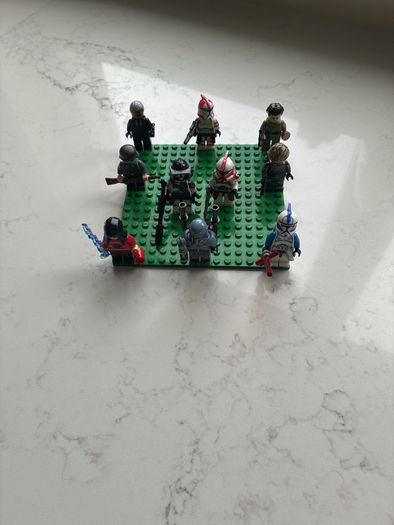 10 LEGO figures