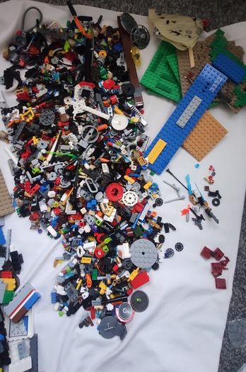 LEGO Collection (2011-2018) Mixed Figures & Bricks, Blue Ninjago NRG Zane figure with his spinner.