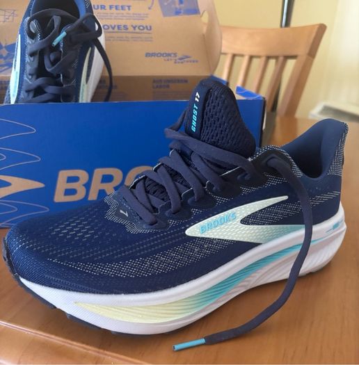 Brooks Ladies Trainers