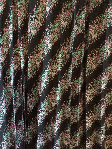 BNWTS Savida Black ditzy floral pleated midi Skirt size S 8/10 includes postage