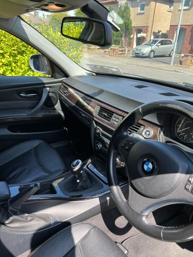 BMW 3-Series 2011 318 Exclusive Edition Touring