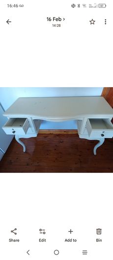 dressing table