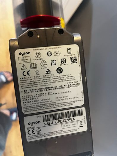 Dyson v10 hoover