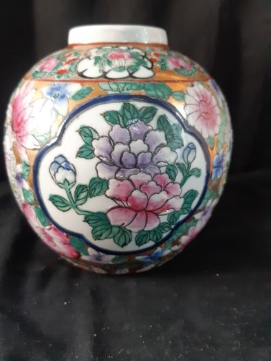 Famille Rose Medalion Ginger Jar