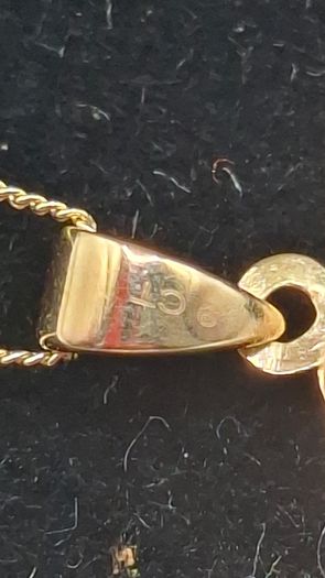 9ct Yellow Gold Miraculous Medal Pendant necklace