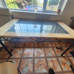 Kitchen table + 6 chairs