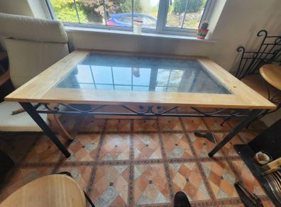 Kitchen table + 6 chairs