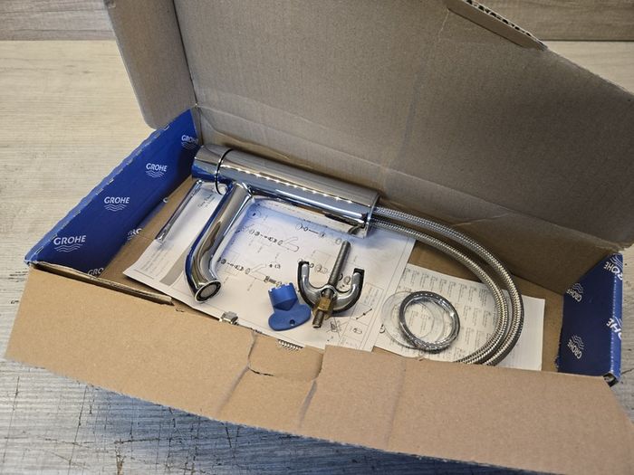 GROHE Essence New Basin Mixer Chrome 23590001