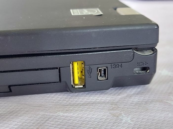 Lenovo Thinkpad T410, Intel Core i5 CPU M 520, 2.4GHz, Windows 10, 4GB Ram, 160GB HDD, Microsoft Edge, Chrome and VLC
