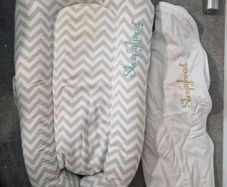 Sleeepyhead / Dockatot grand deluxe with spare cover