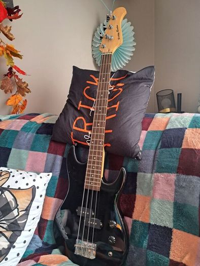 harley benton bass guitar