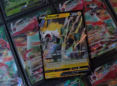 Boltund V ! Ultra Rare ! from Fusion Strike Set ! 2021 ! Pokemon Card !