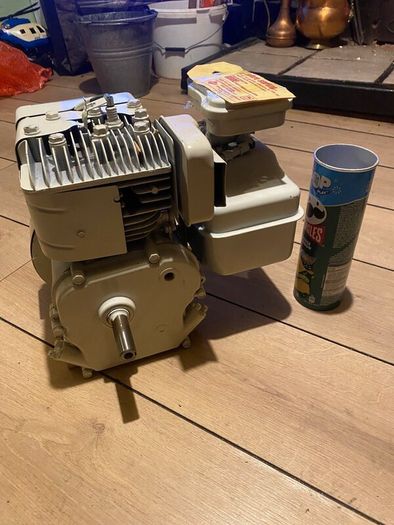 Briggs & Stratton 4 stroke engine, 1970 unused.