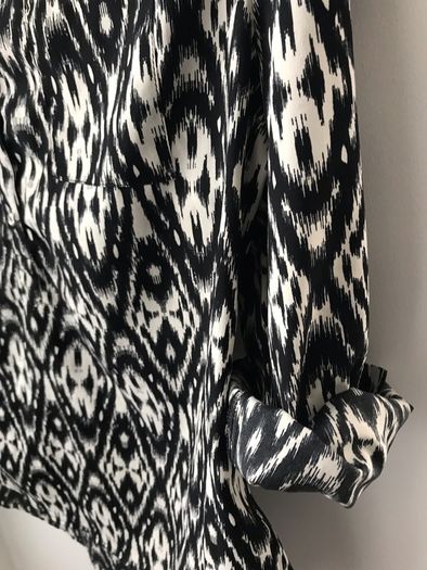 Mystify black & white print top size 16
