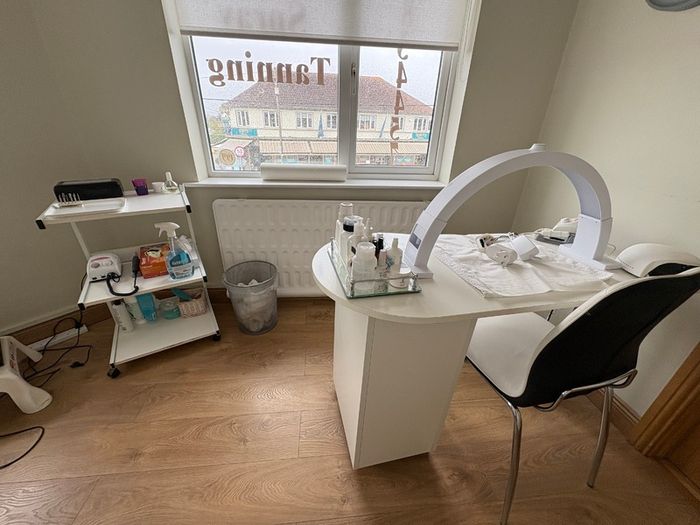 Beauty Room/ Station/ Office to rent