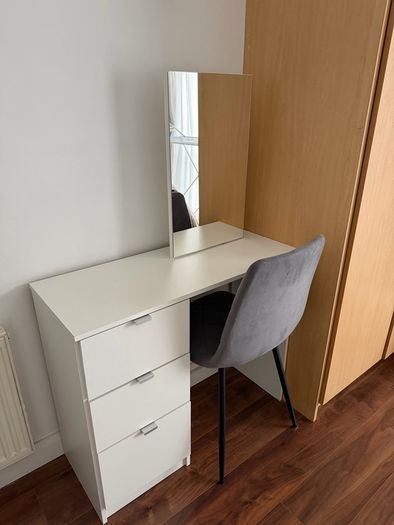Makeup vanity desk