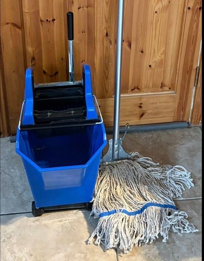 SYR mop and bucket