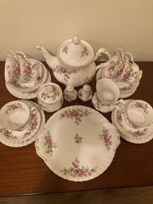 Immaculate Royal Albert Vintage Moss Rose Teaset