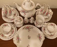 Immaculate Royal Albert Vintage Moss Rose Teaset