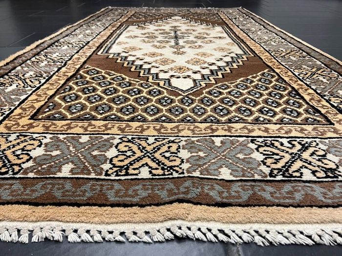 Moroccan Berber Rug 237x127cm (Maroc)