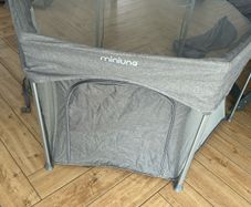 miniuno Hexipen Folding Playpen and carry bag