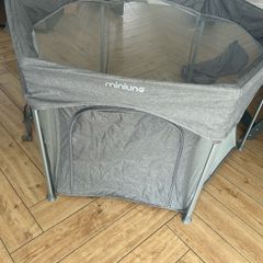 miniuno Hexipen Folding Playpen and carry bag