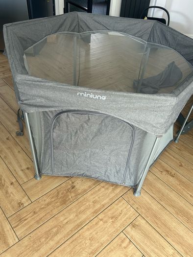 miniuno Hexipen Folding Playpen and carry bag