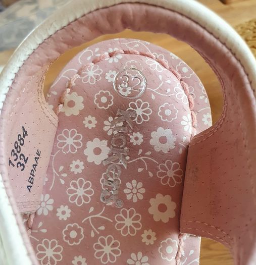 Great Girls White Kickers Sandals Size 13