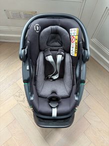 Maxi Cosi Coral seat and isofix base