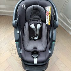 Maxi Cosi Coral seat and isofix base