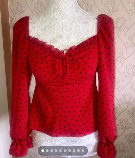 Red top , top shop